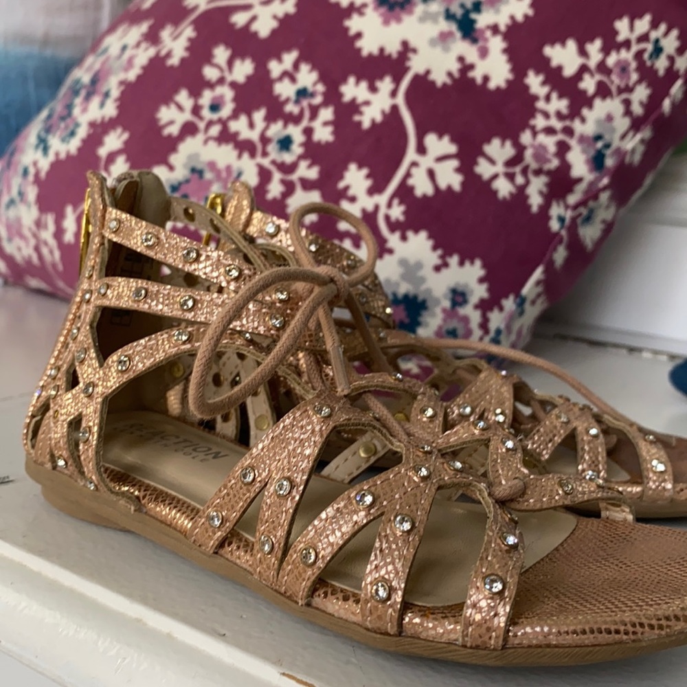 Girls worn 3x Kenneth Cole sandals